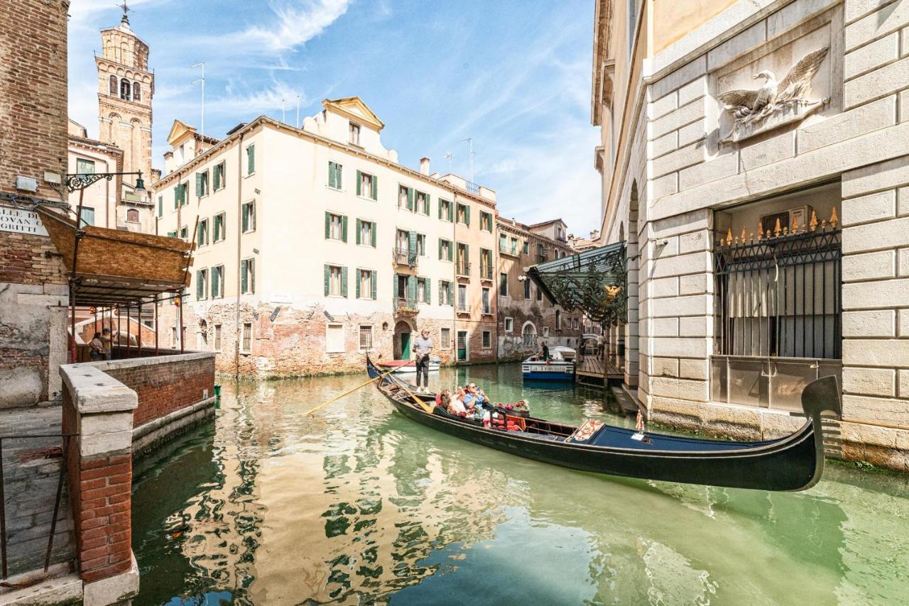 Casanova Fenice - Canal View ヴェネツィア エクステリア 写真