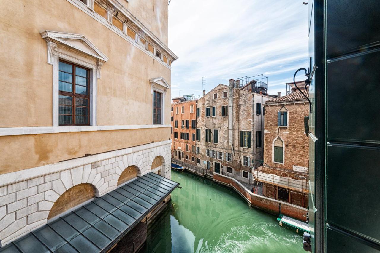Casanova Fenice - Canal View ヴェネツィア エクステリア 写真